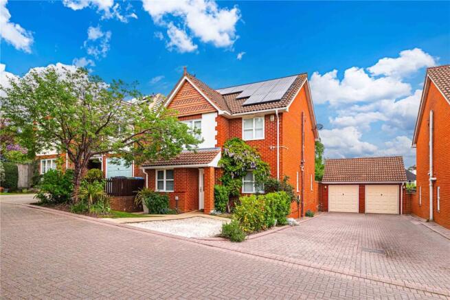 4 bed property, in Castille Gardens, £875,000
