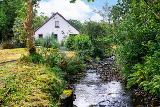 6 bed property, in Bluebell Cottage, £299,000