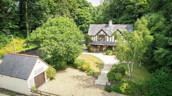 4 bed property, in Dinorwic Marina, £695,000