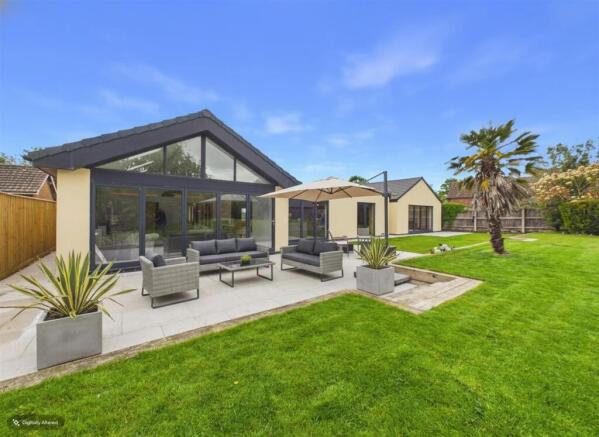 4 bed property, in Pinfold Lane, £695,000