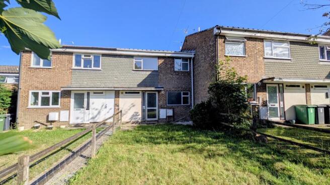 3 bed property, in Larch Road, £275,000