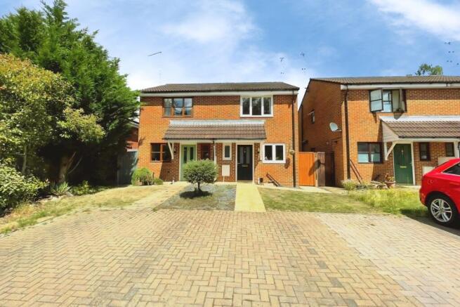 1 bed property, in Sycamore Drive, £300,000