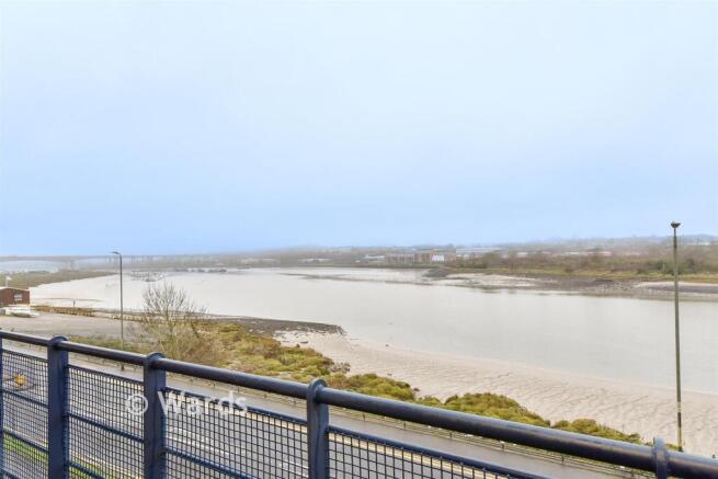 1 bed property, in Fennel Close, £200,000