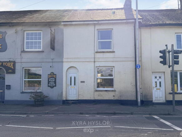 2 bed property, in Clyst Honiton, £180,000