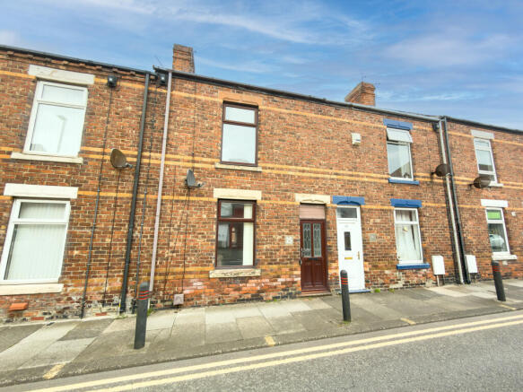 2 bed property, in 25 Middle Street, £30,000