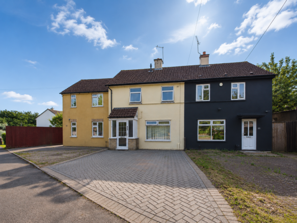 3 bed property, in Redwell Road, £200,000