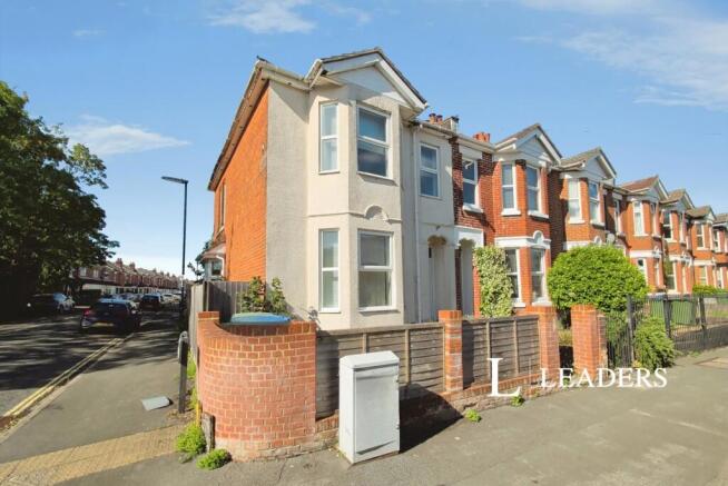 3 bed property, in Oakley Road, £365,000