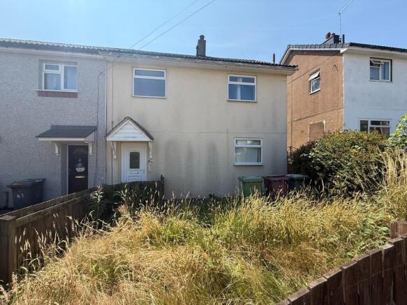 3 bed property, in 49 Castle Hill, £85,000
