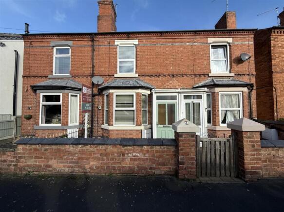 2 bed property, in Victoria Street, £255,000