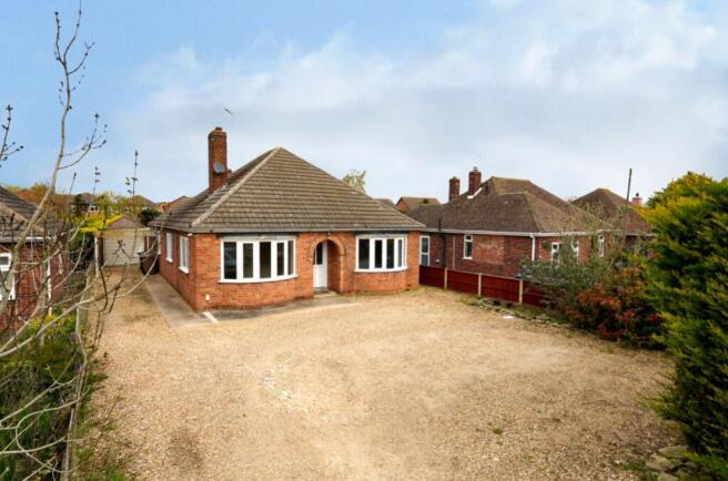 3 bed property, in Westcliffe Road, £275,000