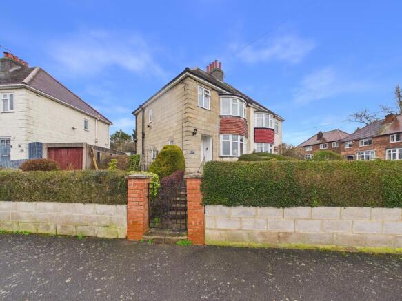 3 bed property, in Albert Road, £190,000