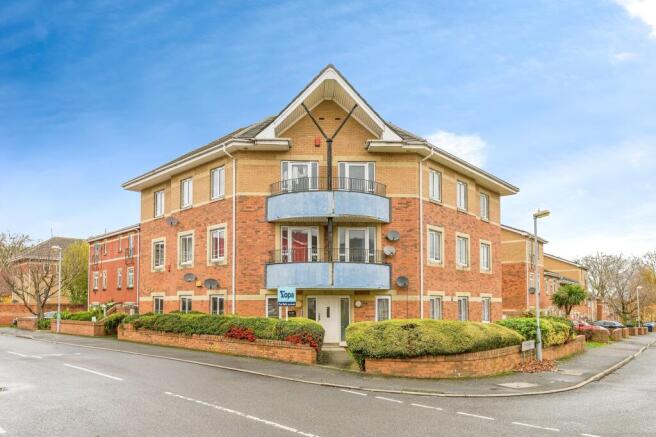 2 bed property, in Navigation Way, £110,000