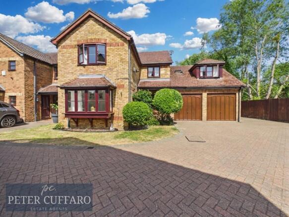 5 bed property, in Meridian Way, £850,000