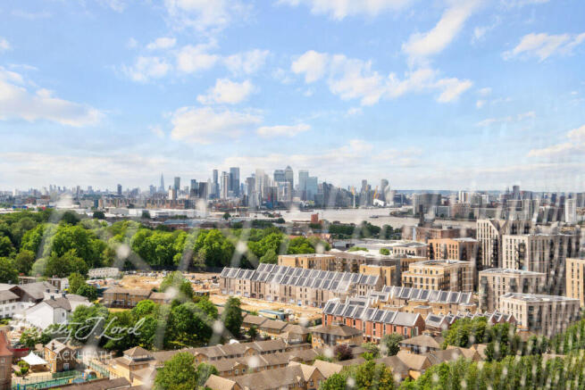 2 bed property, in Samuel Street, £160,000