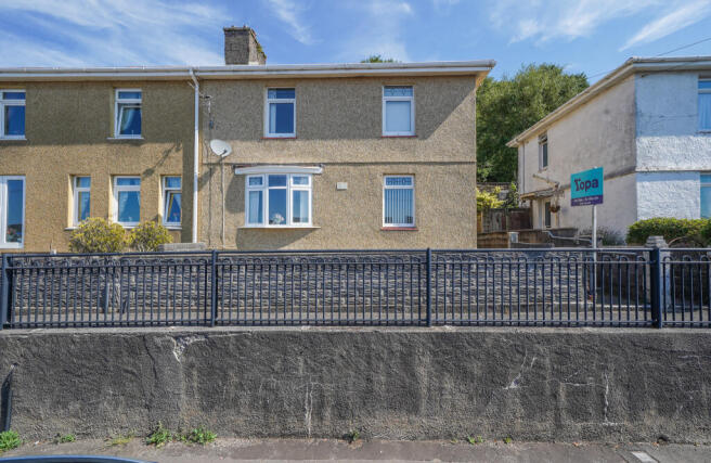 3 bed property, in Grenfell Park Road, £110,000