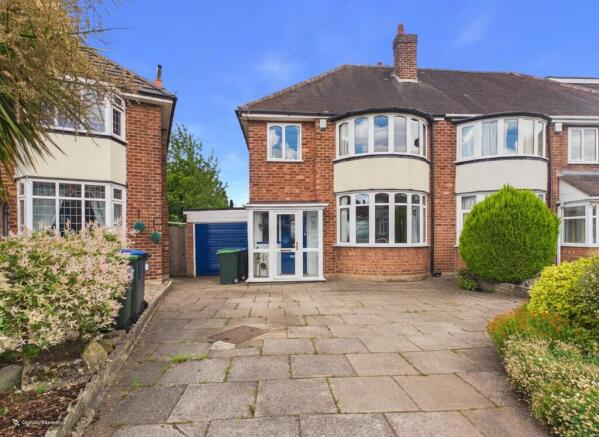 3 bed property, in Hillcrest Road, £330,000