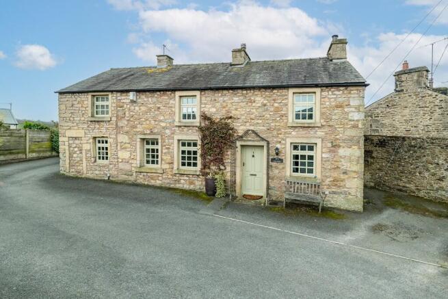 4 bed property, in East View, £395,000