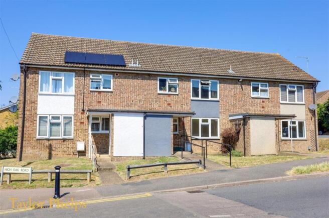 1 bed property, in High Oak Road, £160,000