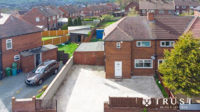 2 bed property, in Bevor Crescent, £155,000