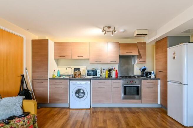 1 bed property, in Caledonian Road, £225,000