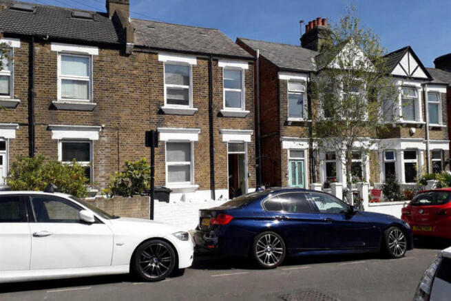 4 bed property, in Wells House Road, £650,000