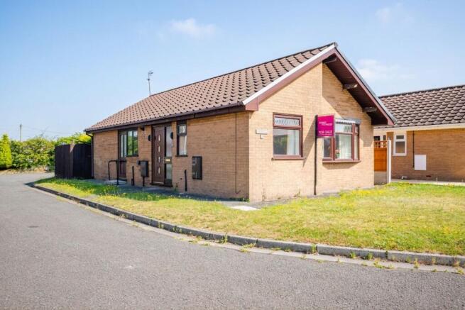 3 bed property, in Redwood Avenue, £280,000