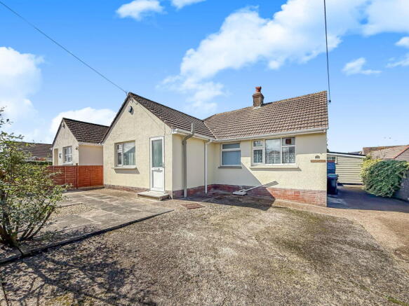 3 bed property, in Beechwood Avenue, £325,000
