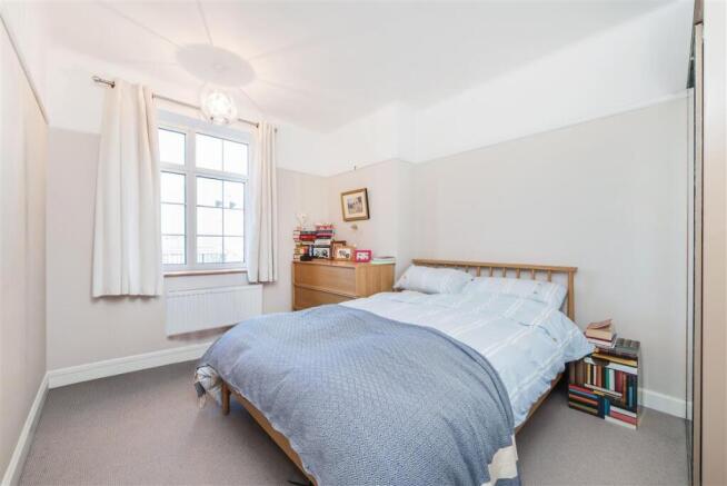1 bed property, in Hartington Road, £375,000