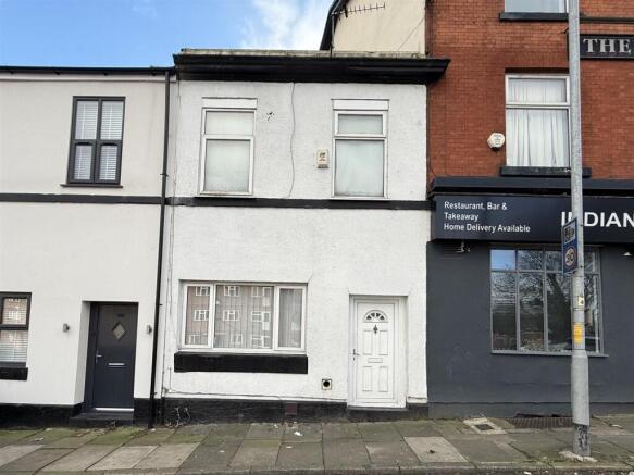 2 bed property, in High Street, £155,000