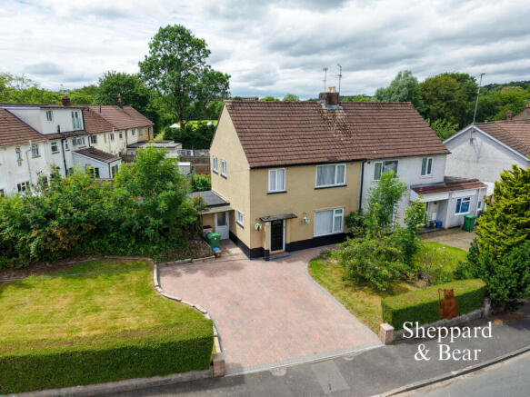 3 bed property, in Whitland Close, £350,000