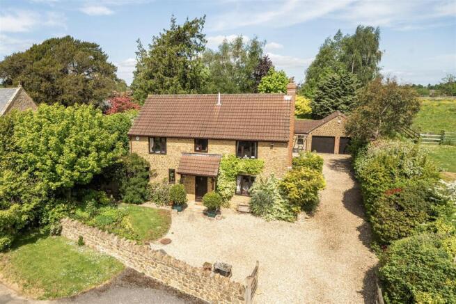 4 bed property, in School Lane, £650,000