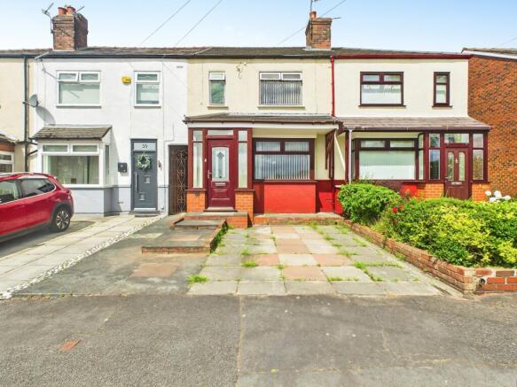 2 bed property, in Longview Road, £165,000