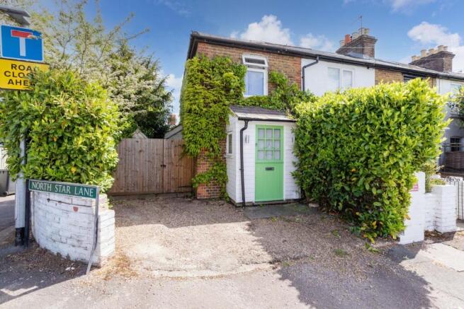 2 bed property, in Westborough Road, £415,000