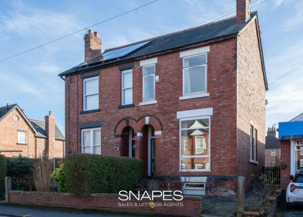 3 bed property, in Lumb Lane, £450,000