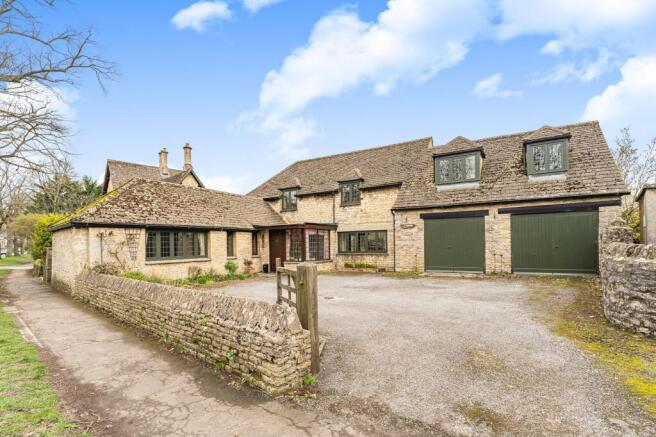 3 bed property, in The Courtyard, £950,000