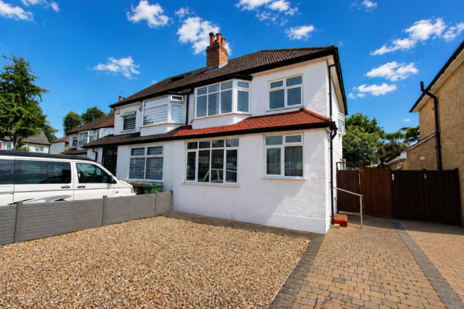3 bed property, in St. Mary Avenue, £550,000