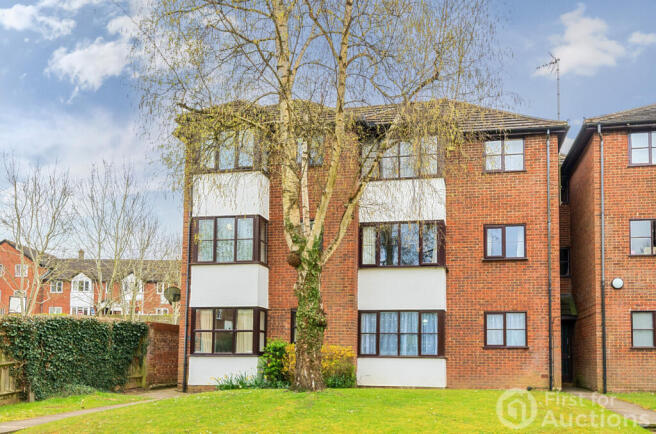 1 bed property, in Eaton Avenue, £90,000