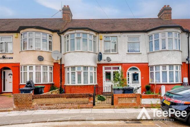 3 bed property, in Mayfair Gardens, £660,000