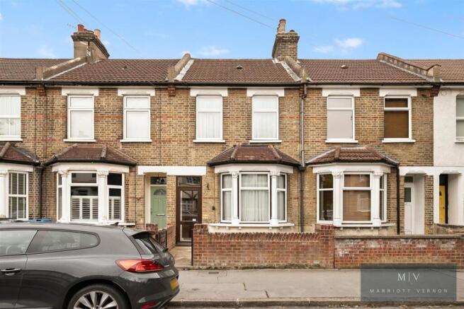 3 bed property, in Edward Road, £375,000