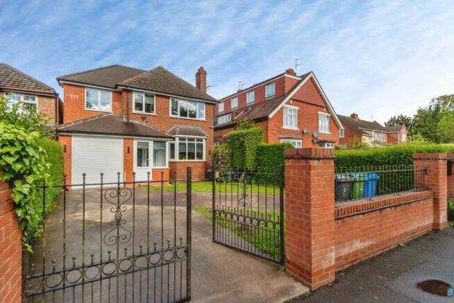 4 bed property, in Cannock Road, £450,000