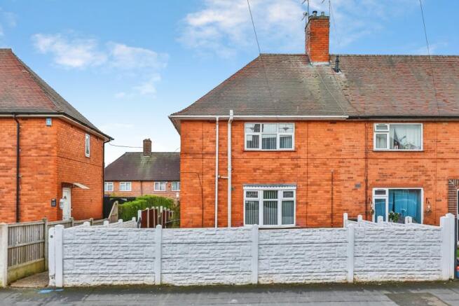 3 bed property, in Frinton Road, £190,000