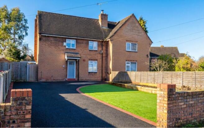2 bed property, in Stamford Road, £210,000