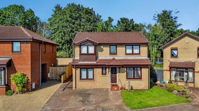 4 bed property, in Lewis Grove, £289,995