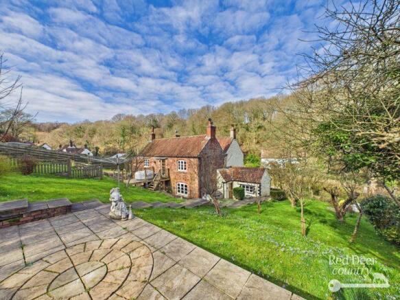 5 bed property, in Holford, £550,000
