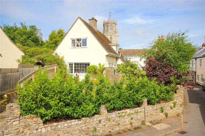 2 bed property, in St Andrews Close, £320,000