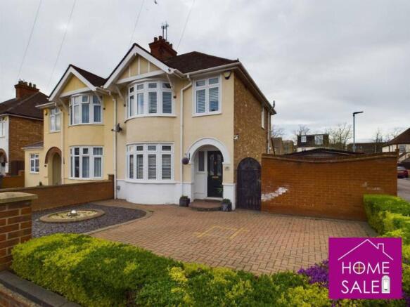 3 bed property, in Lynton Grove, £400,000