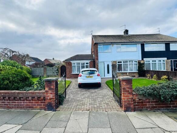 3 bed property, in Cotswold Drive, £230,000