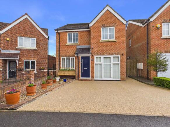 4 bed property, in Meadowfield, £285,000