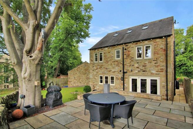 4 bed property, in Longfield Place, £525,000