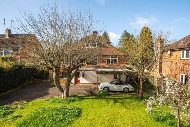 4 bed property, in Petworth Road, £850,000